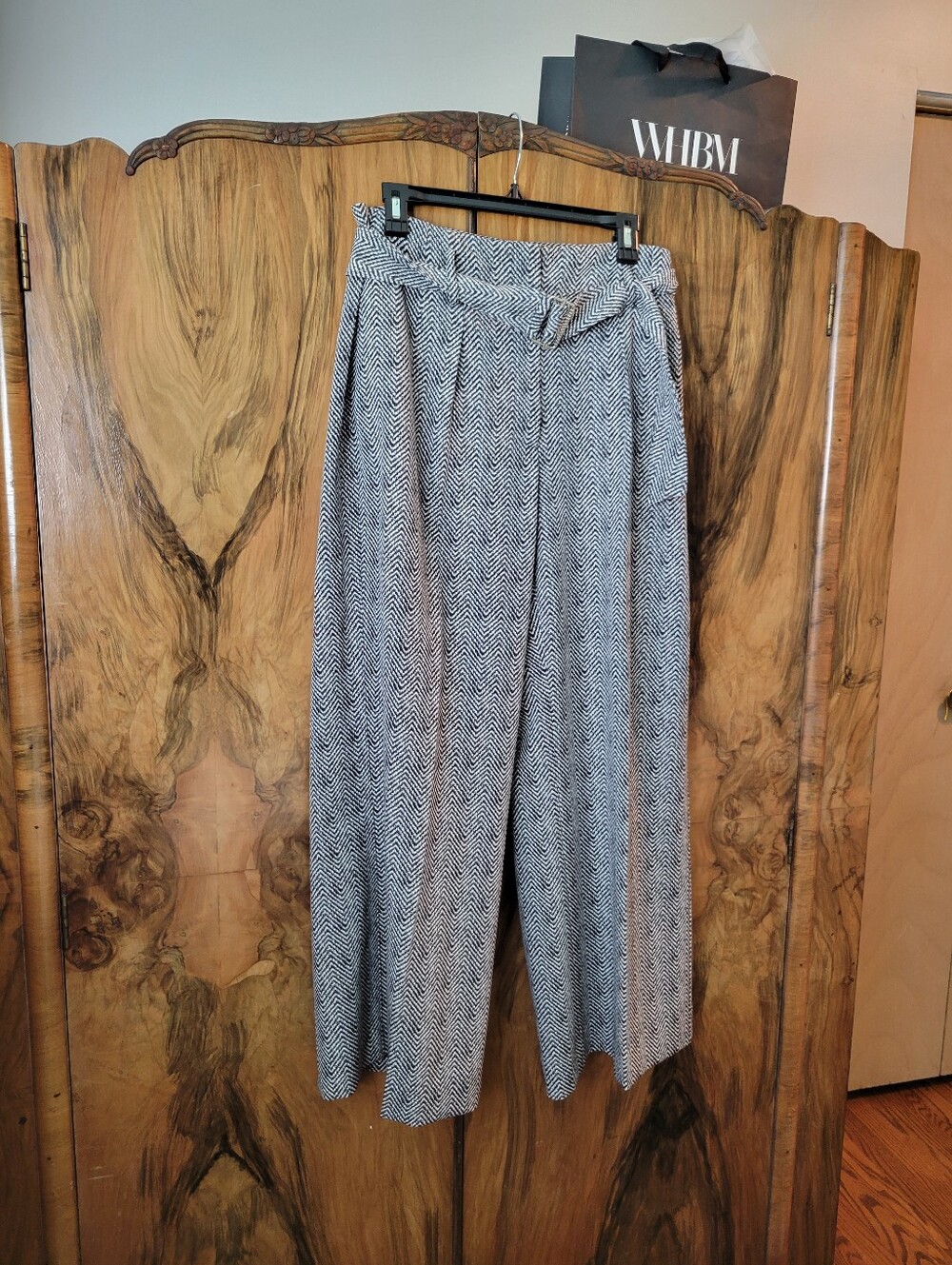 WHBM High-Waist Wide Leg Pants with Tie Belt - Black & White. Size 12 Short